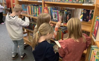 Ein super Ausflug in die Stadtbibliothek Bruchsal! – Aufgrund des Hochwasserschadens besuchen unsere Klassen mehr als sonst die Stadtbibliothek und erfahren große Unterstützung. Danke!